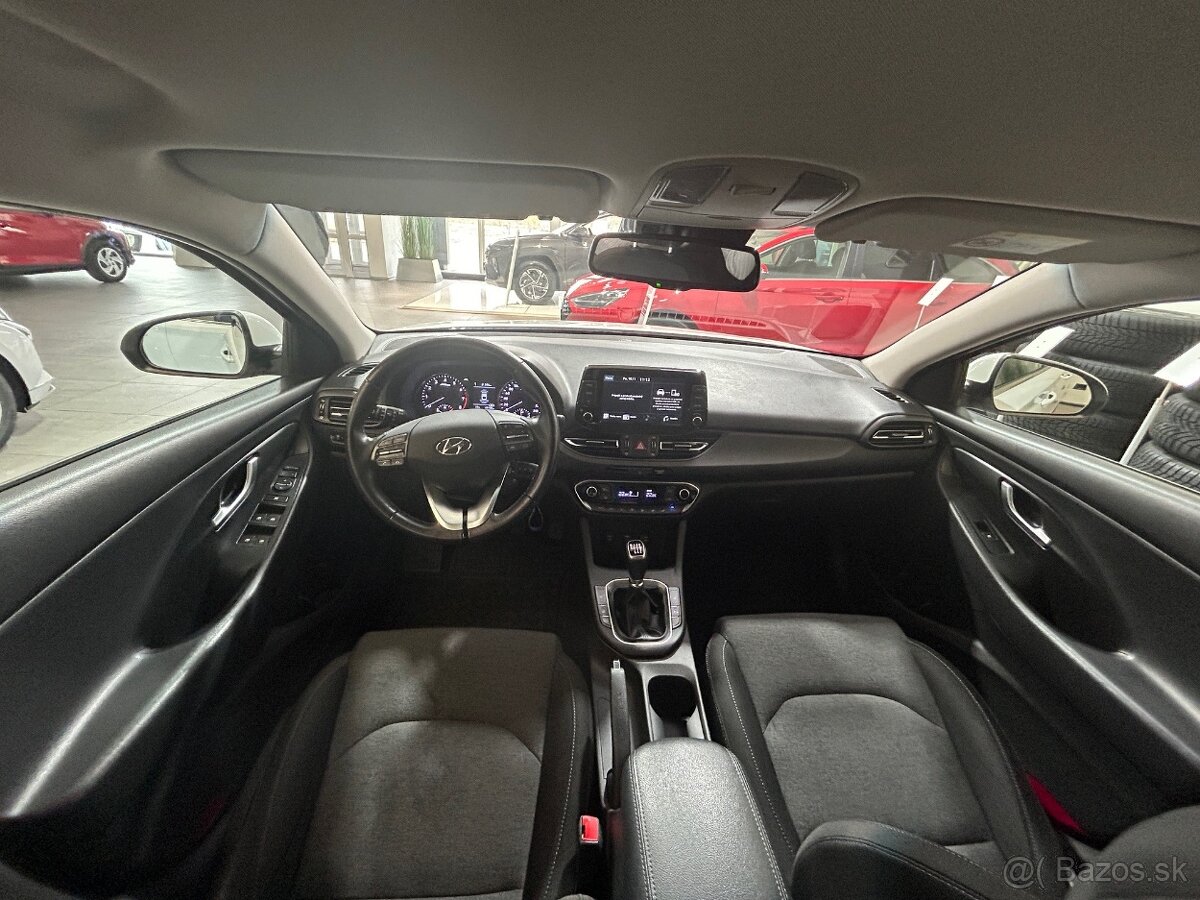 Hyundai i30 Fastback 1,5 T-GDi mHEV iMT Family - 2