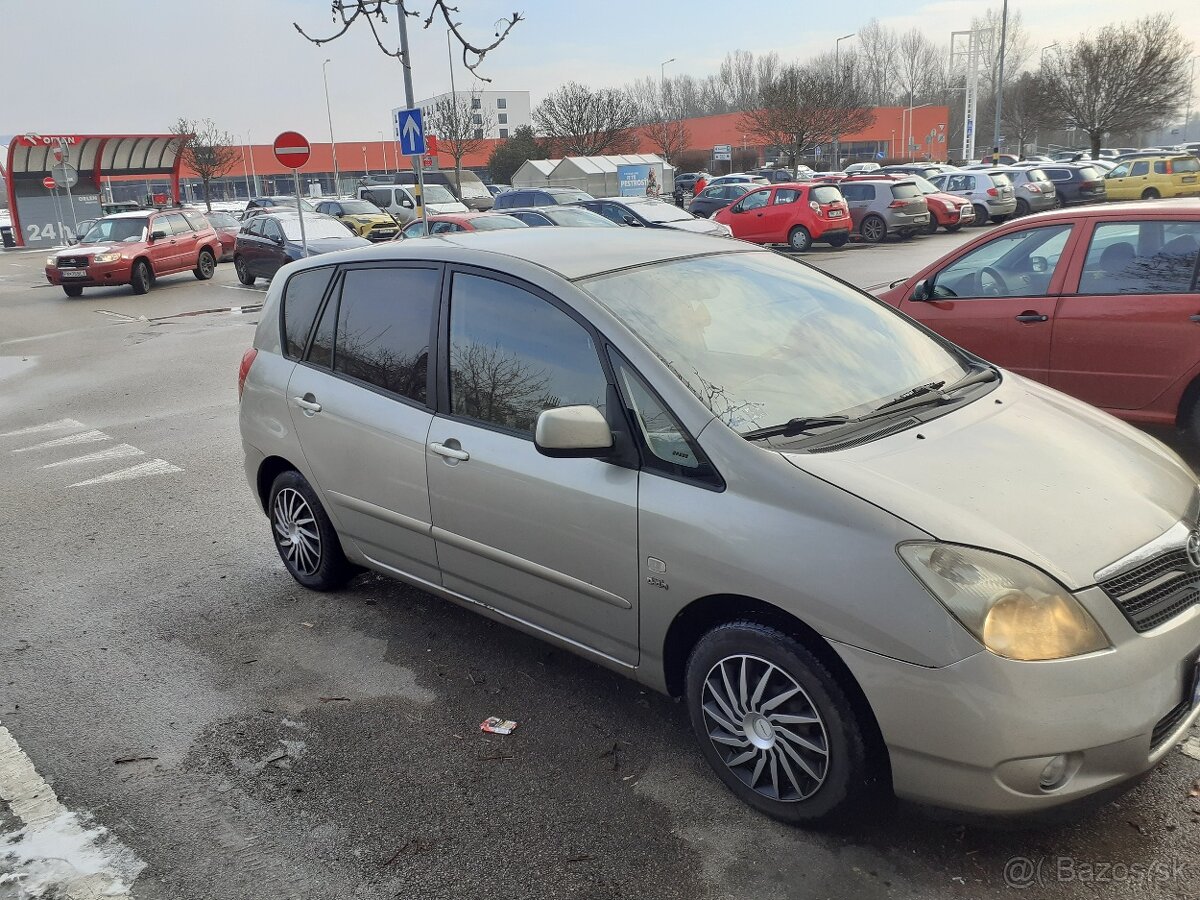 Toyota Corolla Verso - 2