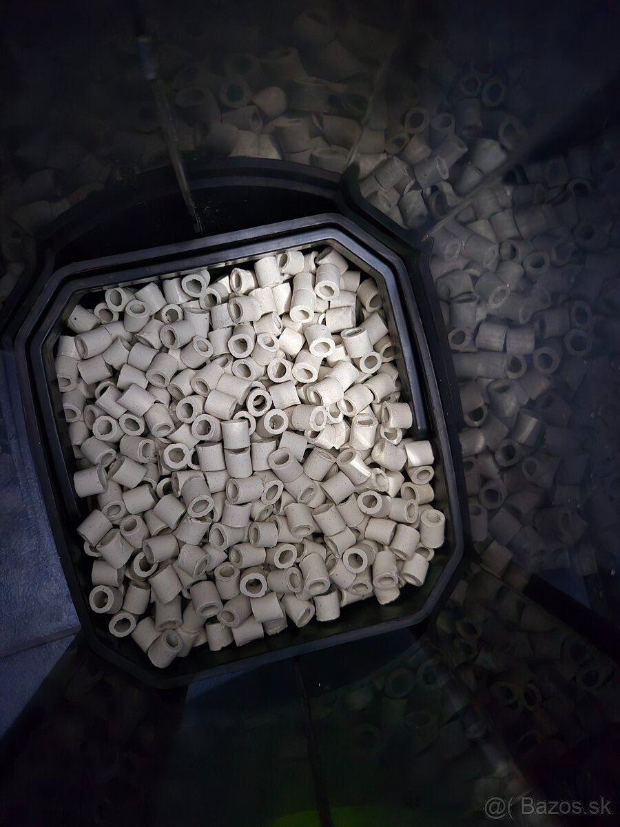 Predám akvárium s príslušenstvom - 2