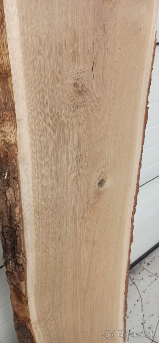 Hobľovaná dubová fošňa s krajovou kôrou - 2