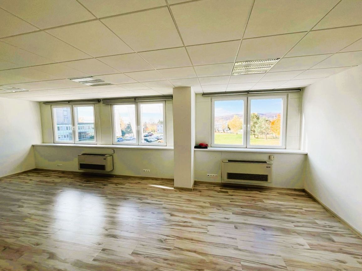 Prenájom kancelárskeho priestoru 41 m2 s parkovaním Pezinok, - 2