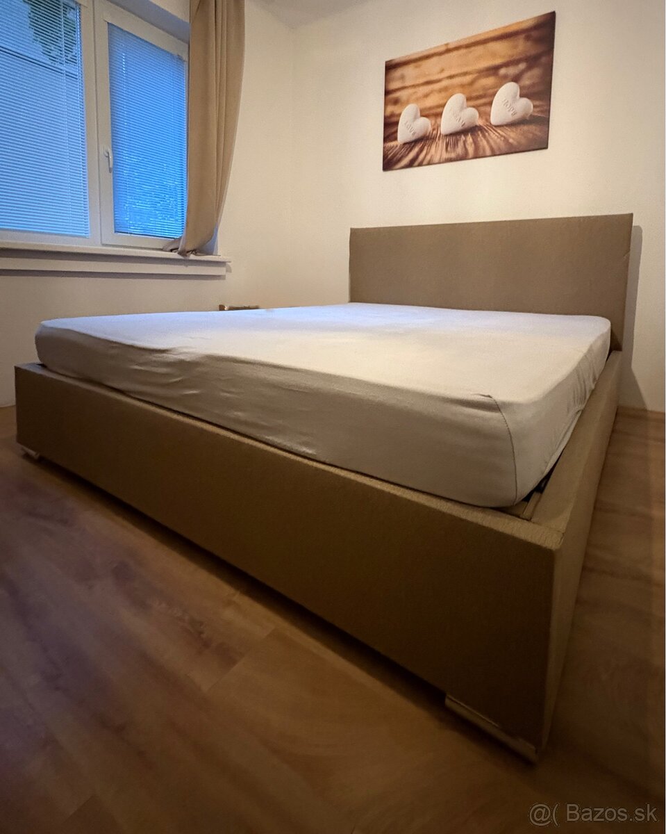 Predám čalúnenú posteľ,matrac Dormeo a NOVÉ lamelové rošty - 2