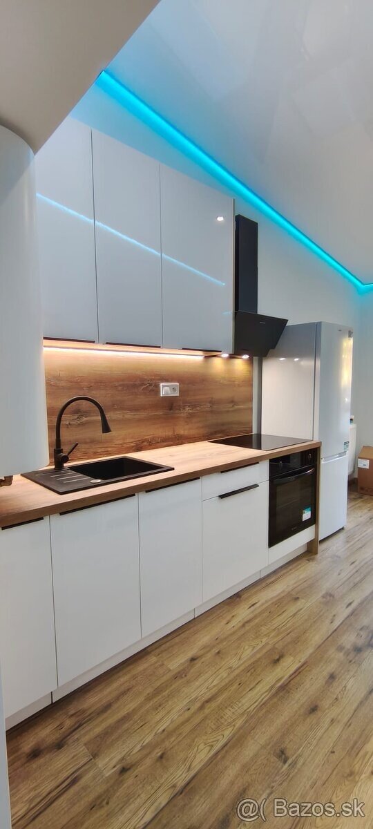 Prenájom bytu na námestí - 2