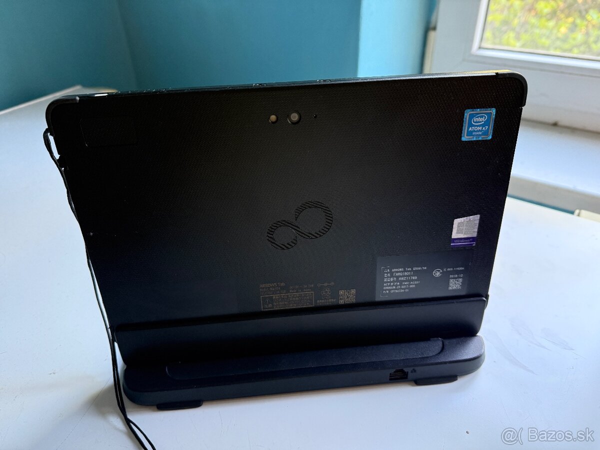 tablet Fujitsu Arrows Tab Q508/SE s klávesnicou – Windows 10 - 2