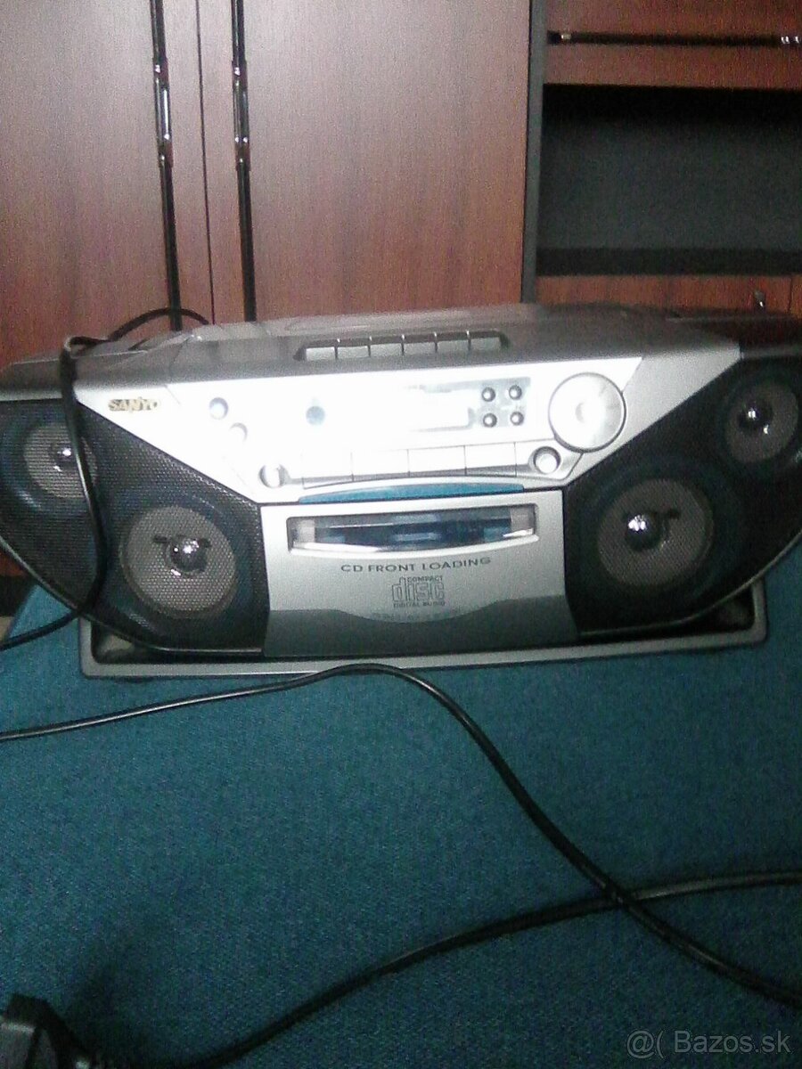 Predám retro rádiomagnetofon SANYO. - 2
