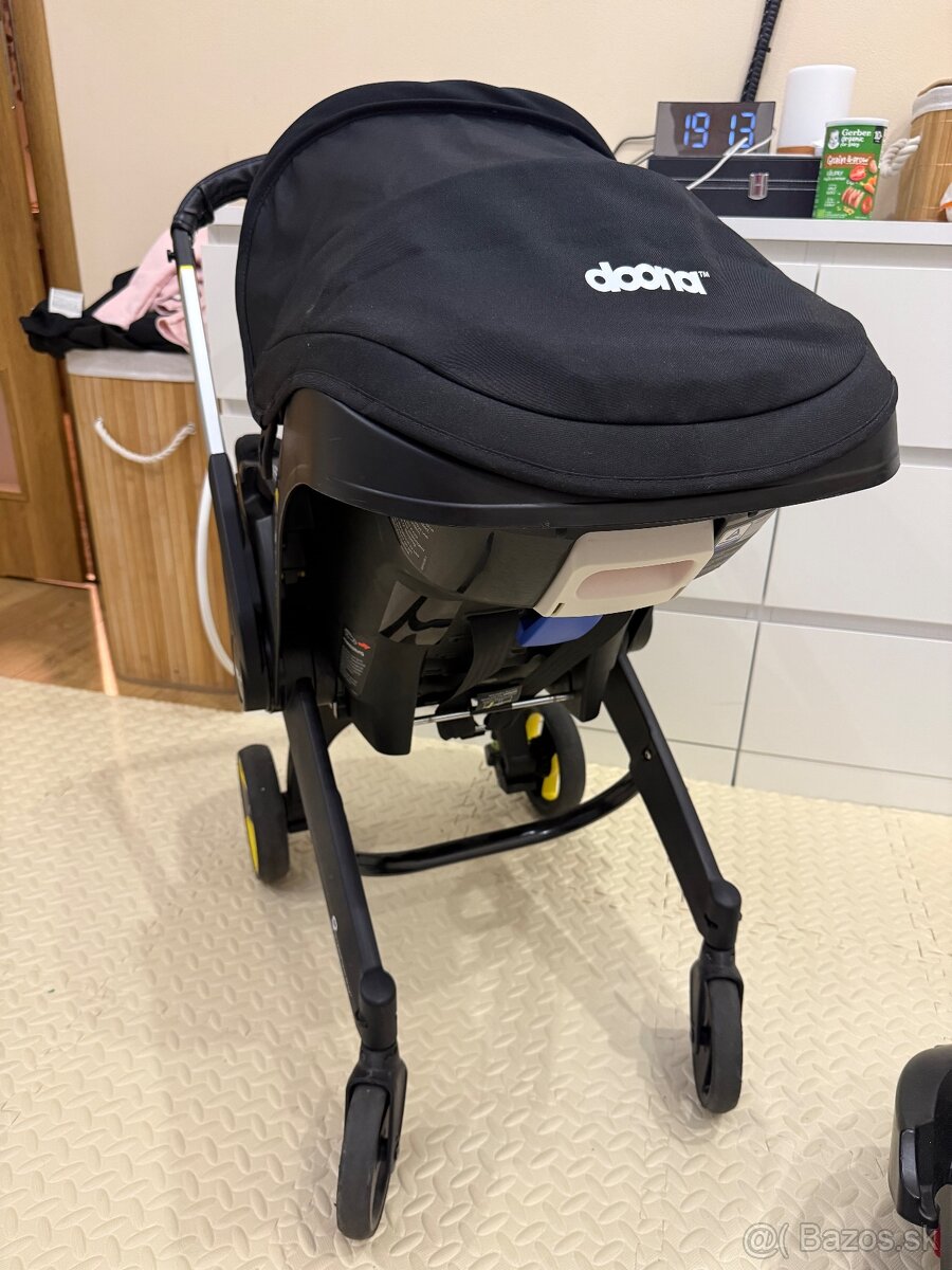Autosedačka Doona+ so základňou IZOFIX a doplnkami - 2