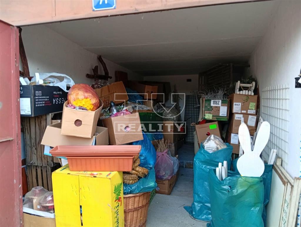 Predám murovanú garáž v TN o výmere 19m2. - 2