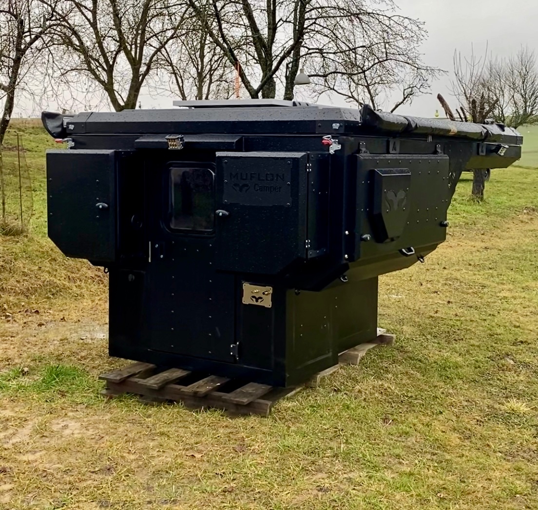 obytná nadstavba pick-up plná výbava s elektrickou strechou