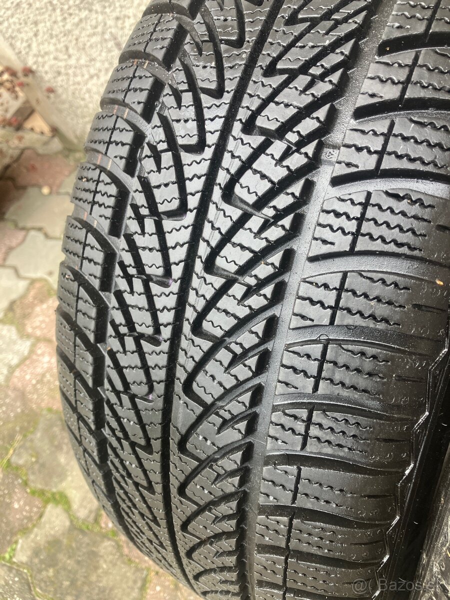 225/40 R18 2ks Goodyear UltraGrip8 - 2