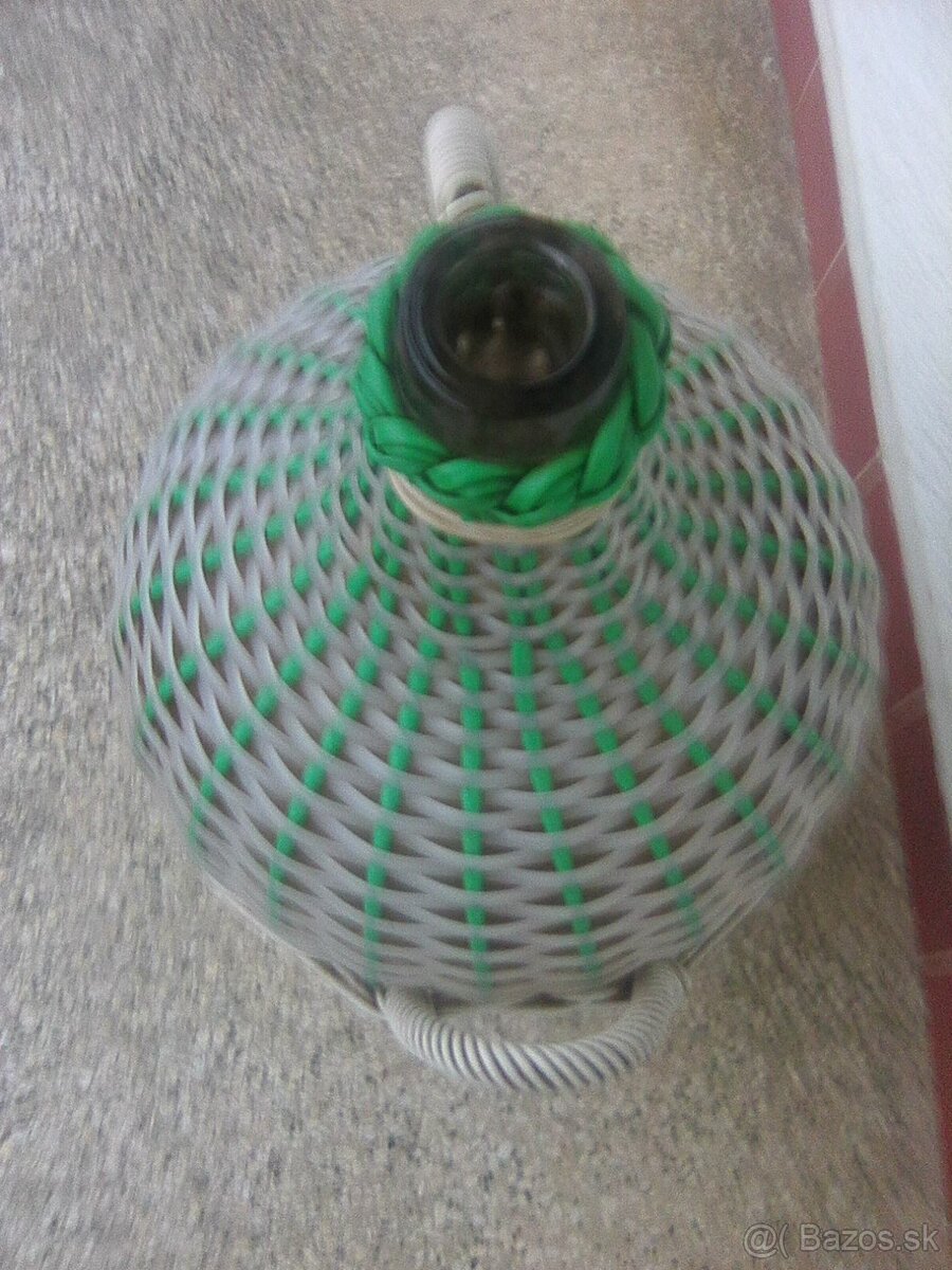 Predám 25 litrový demižon. - 2