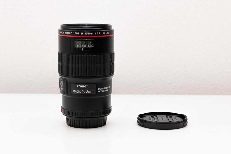 Canon EF 100mm f/2.8L Macro IS USM - 2