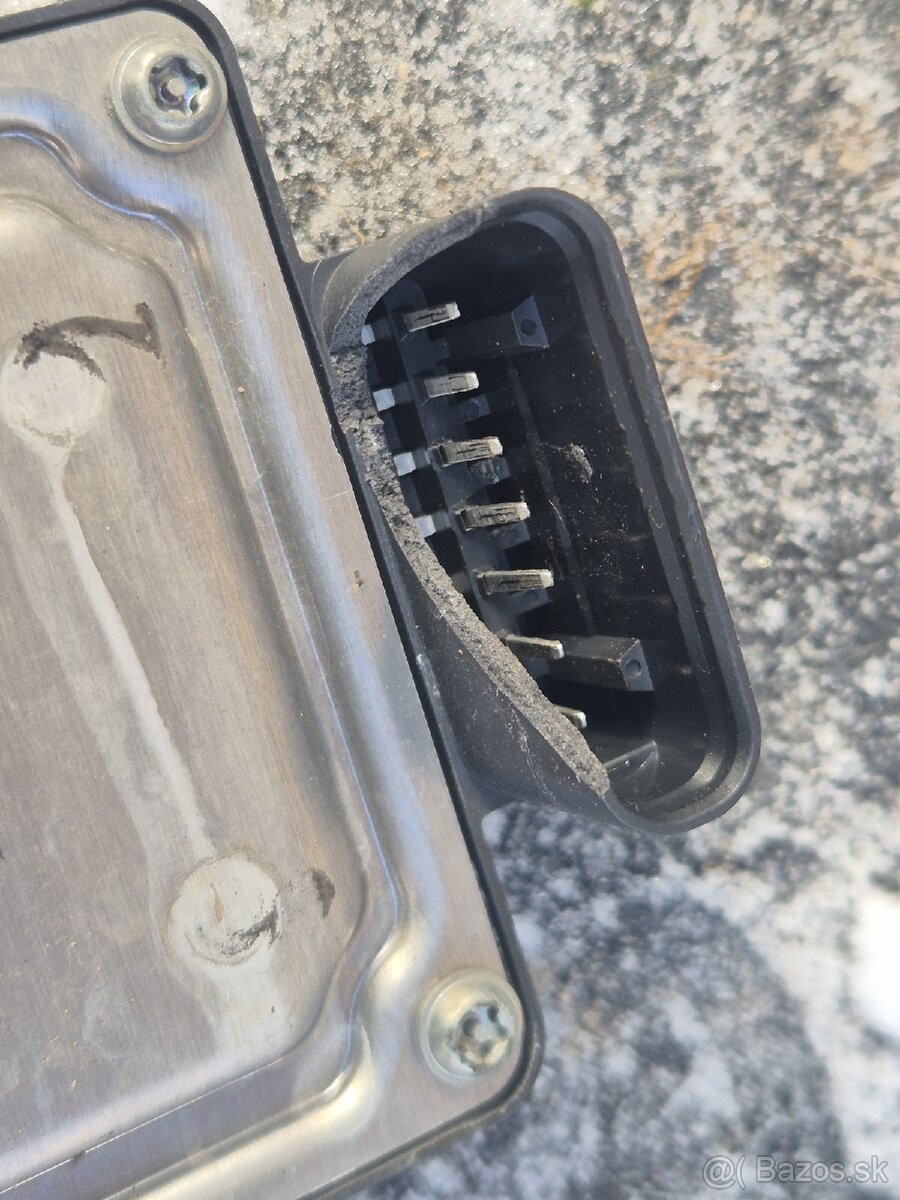 predný radarový snímač 2Q0 907 550 B - 2