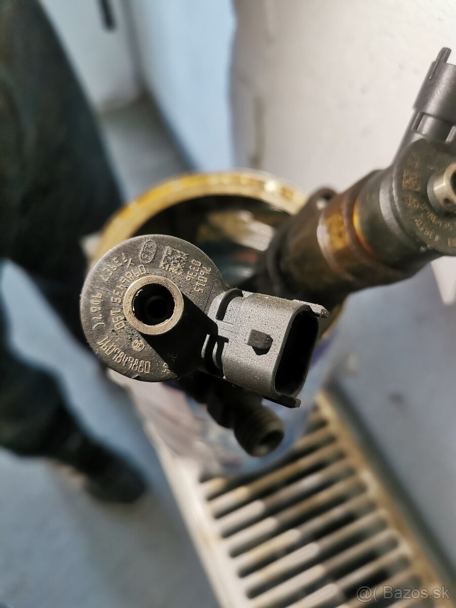 Predám 2ks vstrekovače 1.6 hdi / tdci 80kw - 2