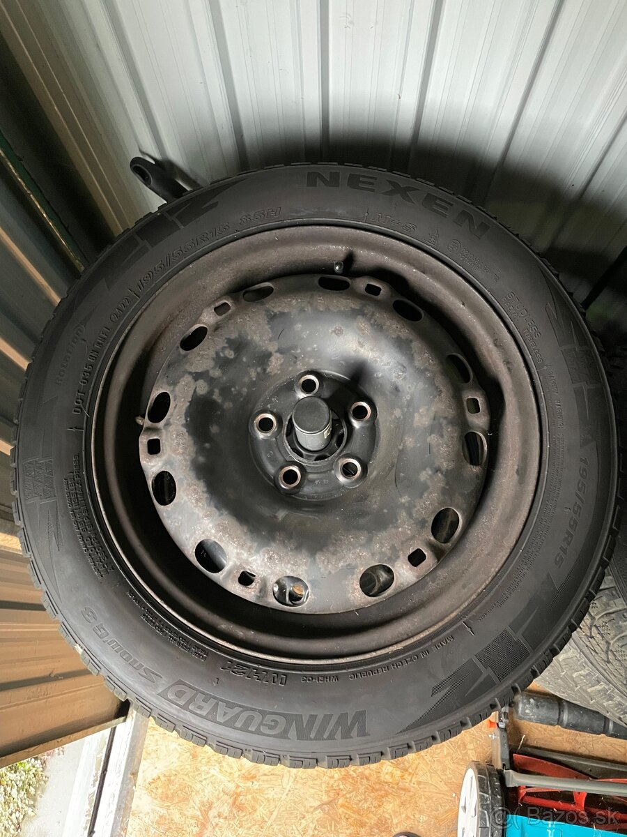195/55 r15 zimné seat Ibiza + puklice - 2