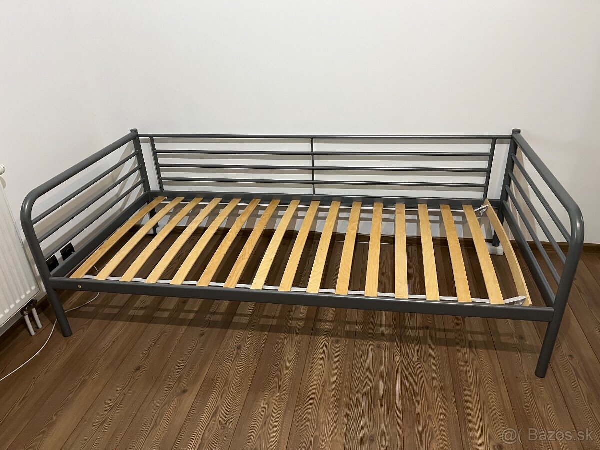 Kovová posteľ - 2