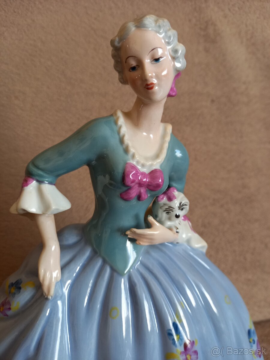 Soska Royal dux dama so psikom - 2