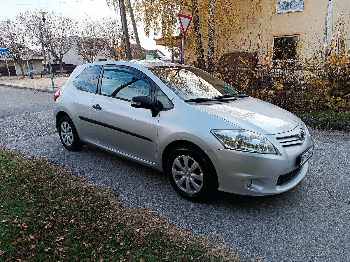Toyota Auris 1,33 Benzín-67500 km - 2