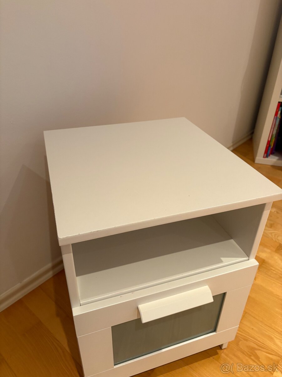 Nočný stolík - 2