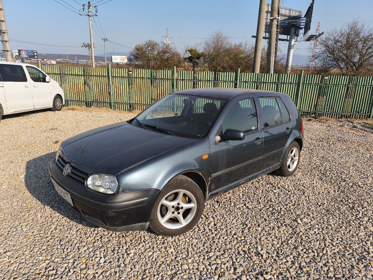 Predám VW Golf IV, 1,6 74 kw benzín - 2