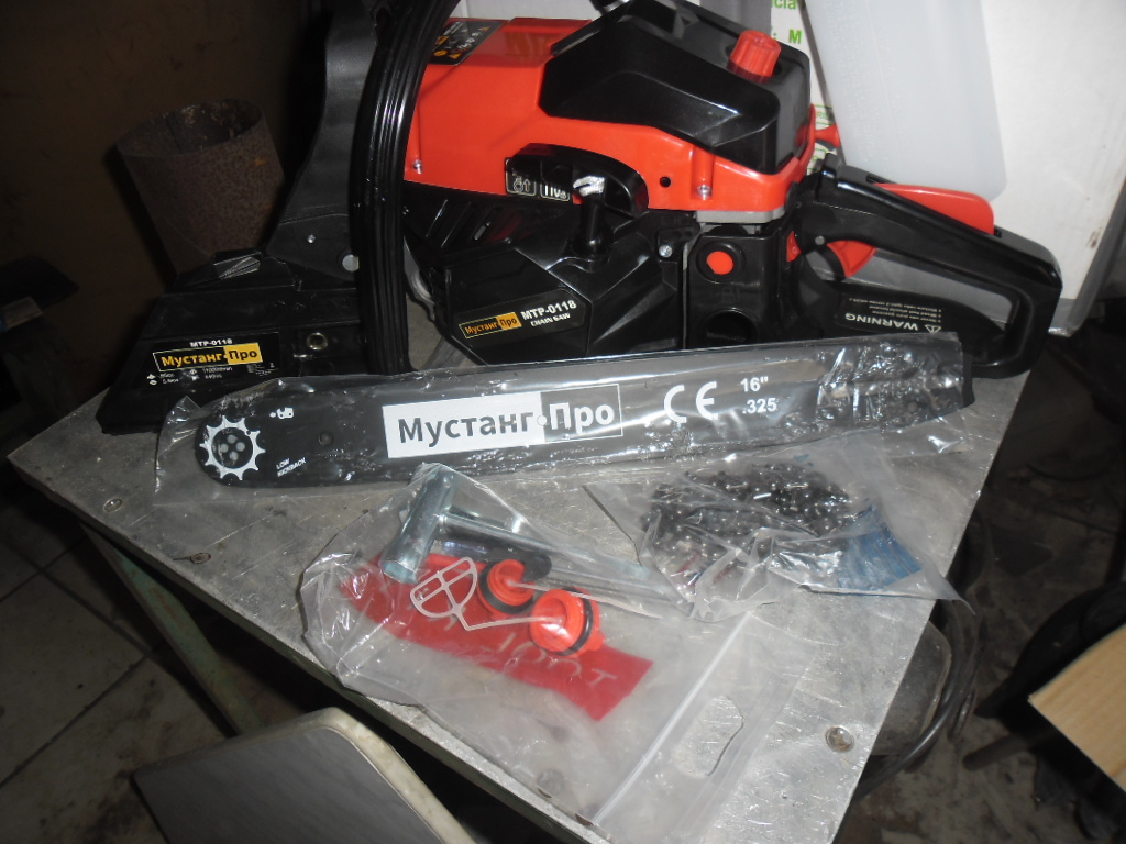 BENZíNOVá MOTOROVá PíLA reťazová - 2