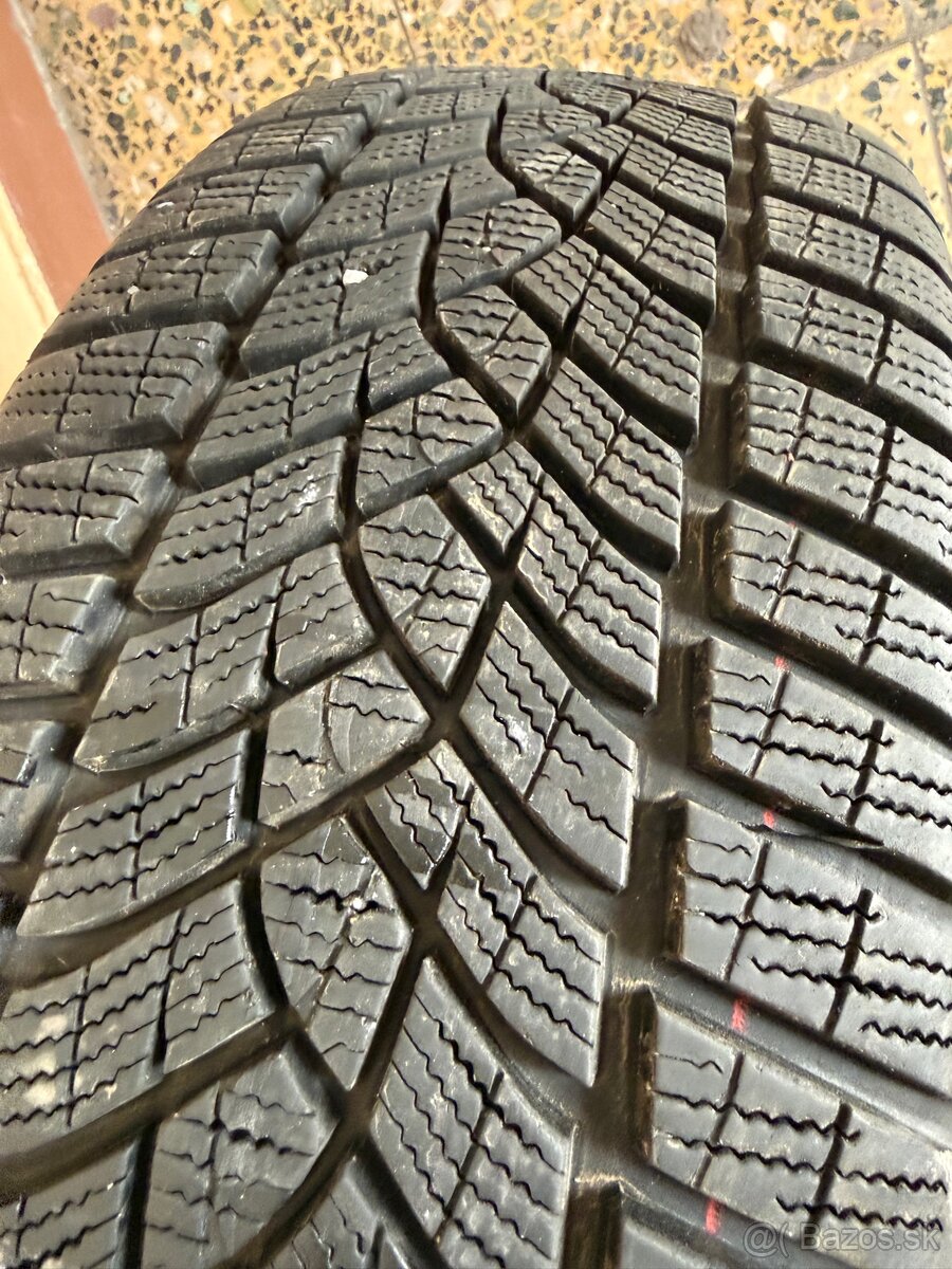 Pneumatiky Goodyear 215/55 R17 - 2