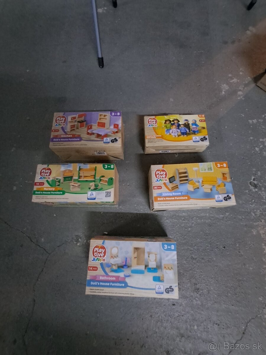 drevený domček + nábytok - 2