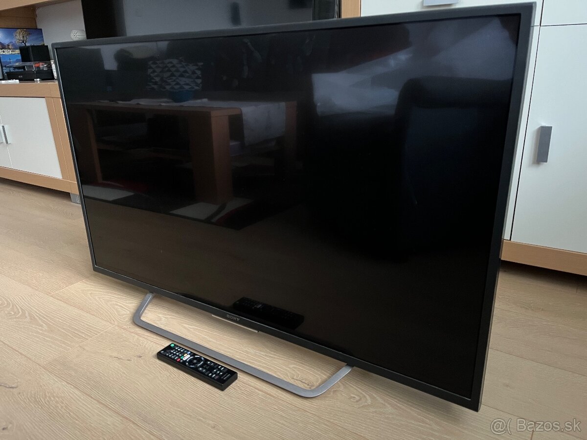 SONY 49" 4K HDR Smart TV - 2