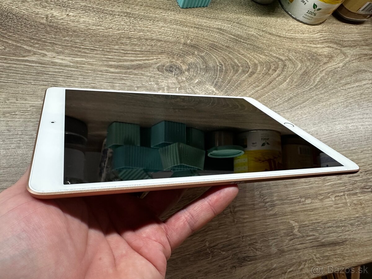Predám iPad Air 2019 Wi-Fi, 64gb, Gold + Apple Pencil - 2
