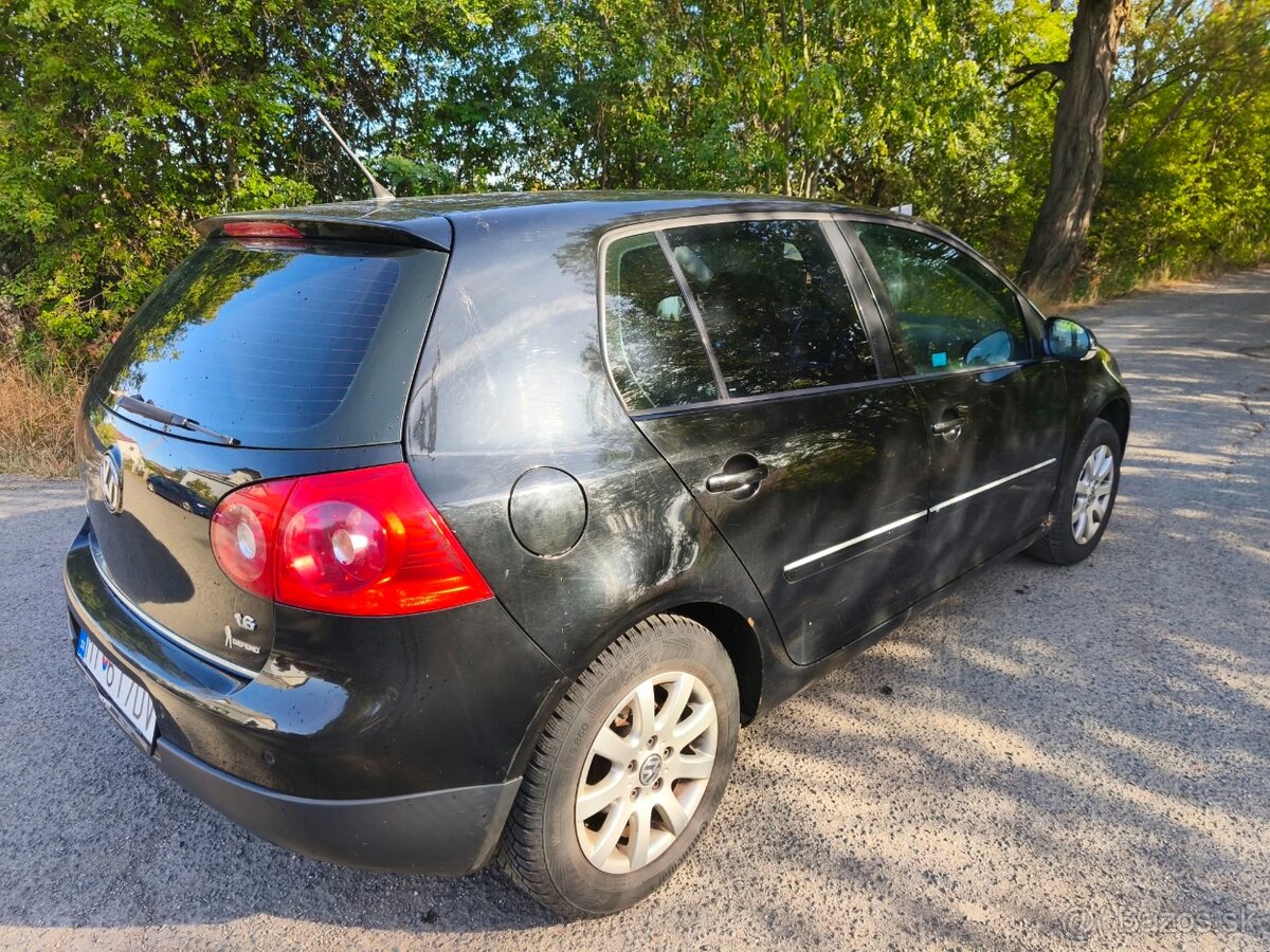 VW Golf 1.6 FSI - 2