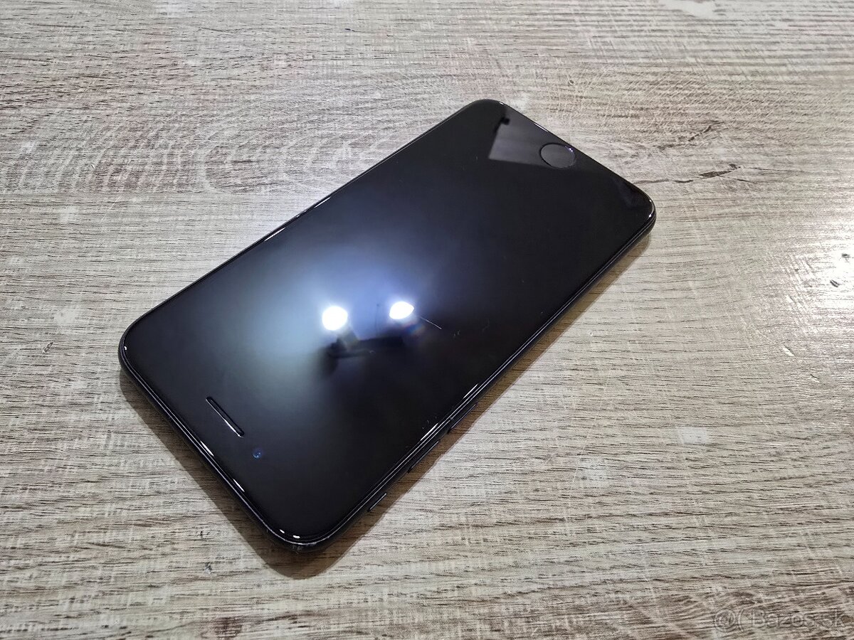 Iphone SE2020 plnefunkcny na displeji nieje ani jeden skraba - 2