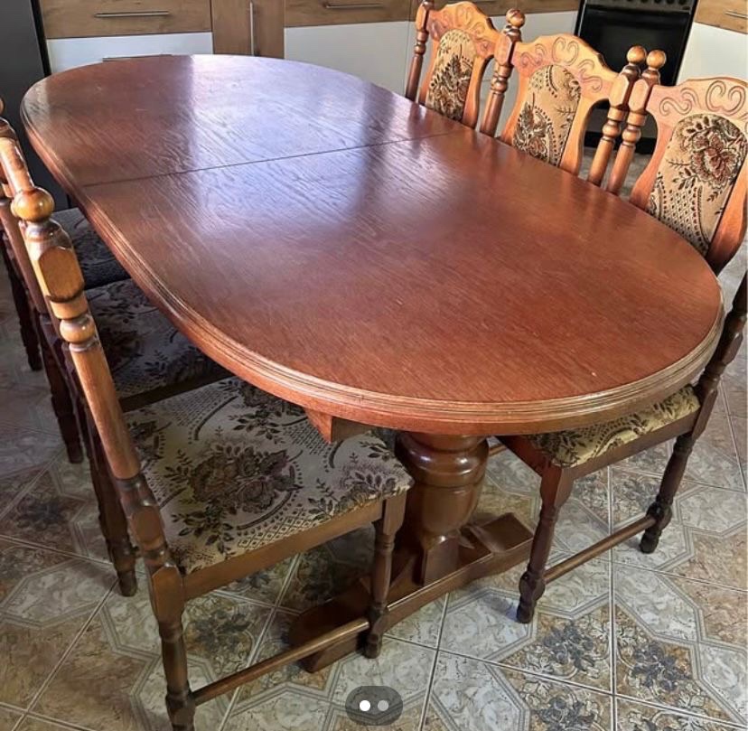 Kuchynský stol a 6 stoličiek - 2