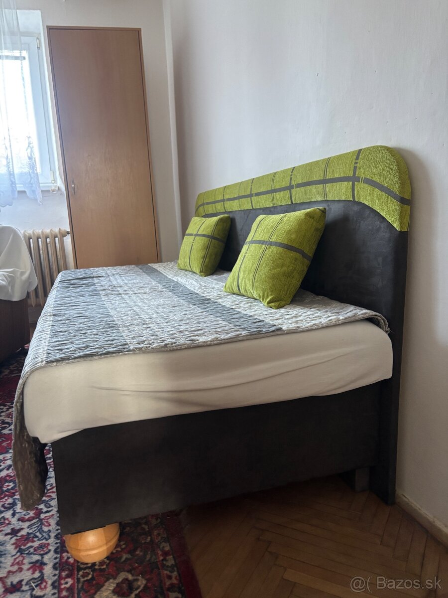 Posteľ s matracom - 2