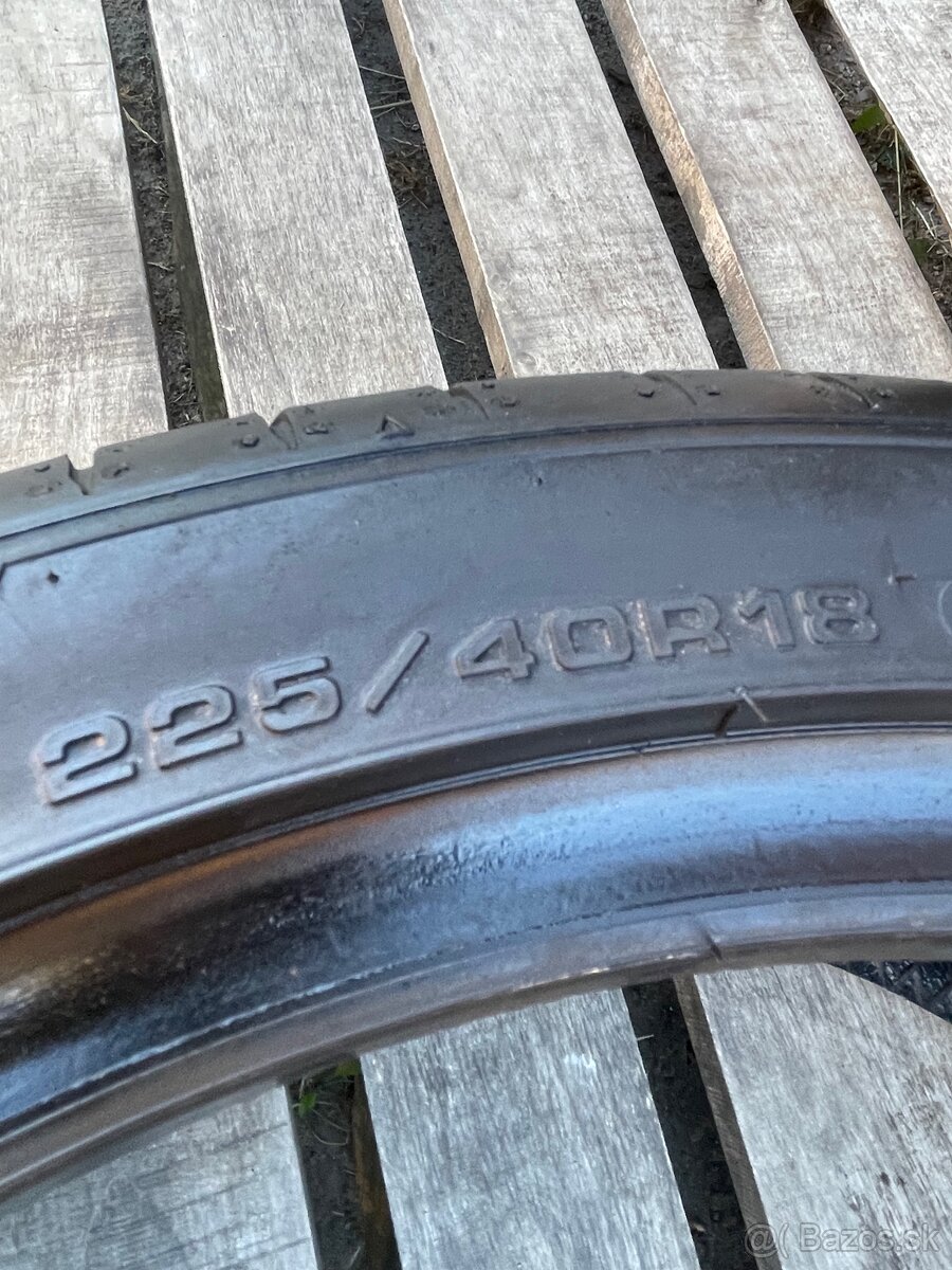 Letné pneu 225/40 R18 - 2