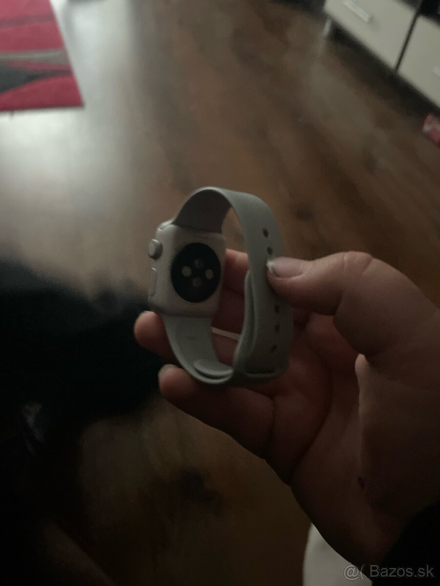 Predám hodinky Apple Watch série 3 - 2