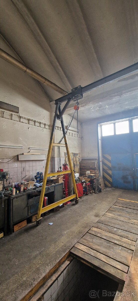 Predám mobilný a rozkladací portálový žeriav 3t - 2