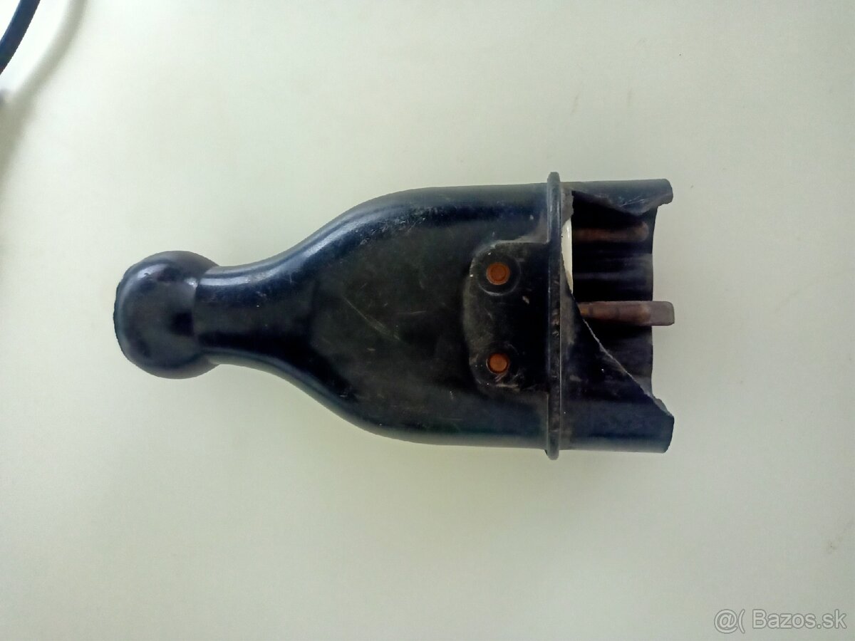 Stara bakelitova ovalna zasuvka - 2