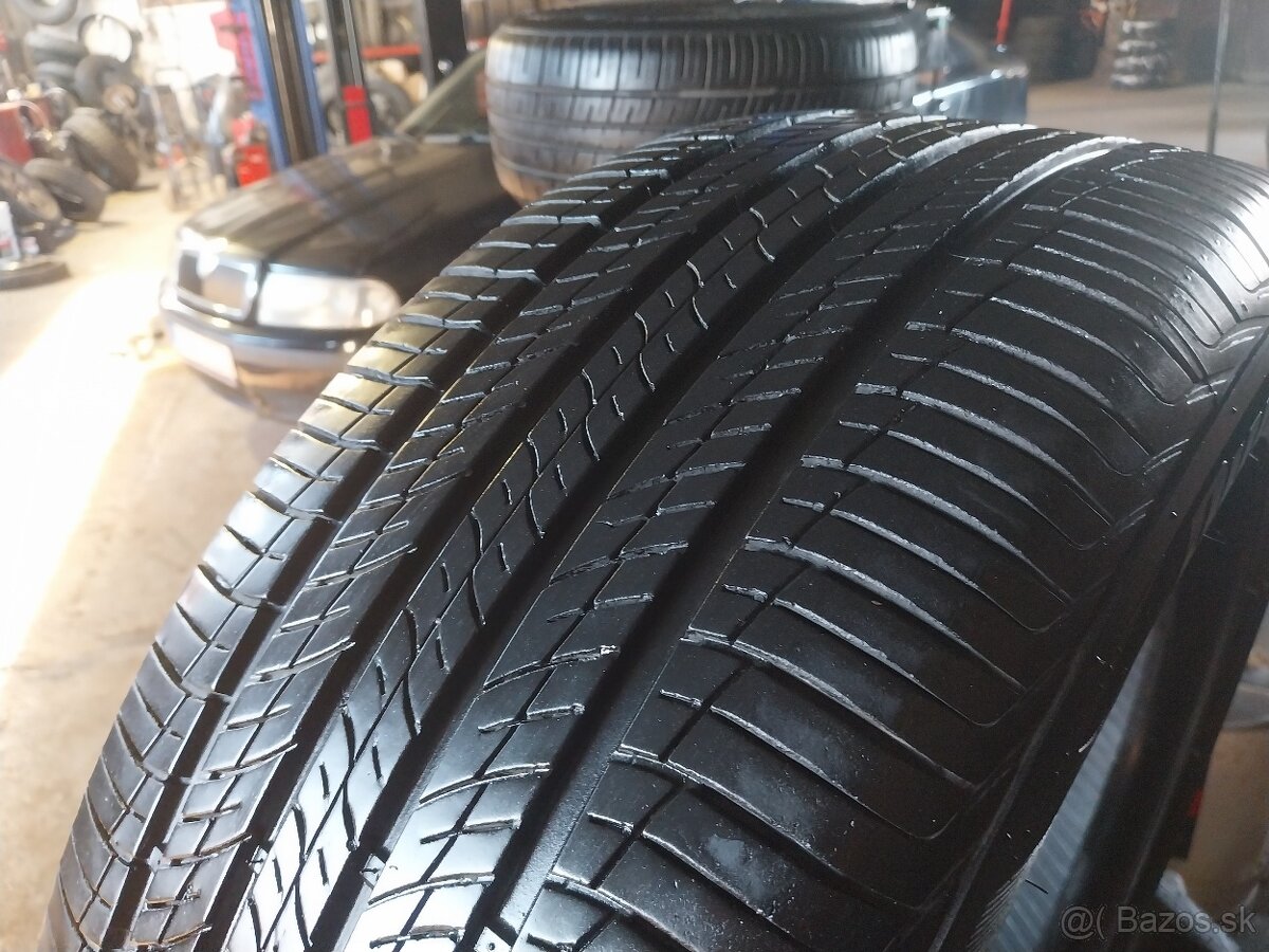 Pneu 235/55R18 - 2