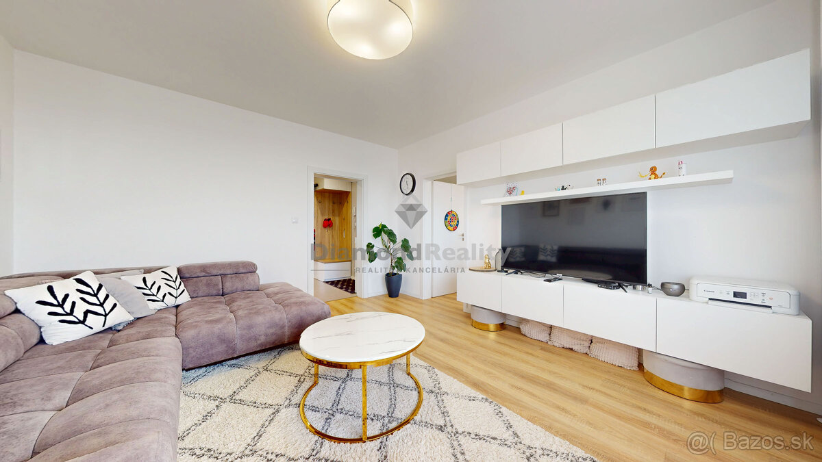 NA PREDAJ VEĽKÝ 4 IZBOVÝ BYT - 96 M2 - DVE LODŽIE, VIEDENSKÁ - 2