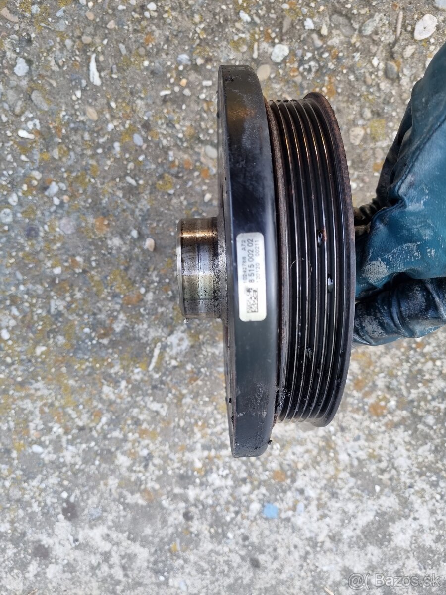 Predám remenicu z BMW 6 F13, cena dohodou - 2