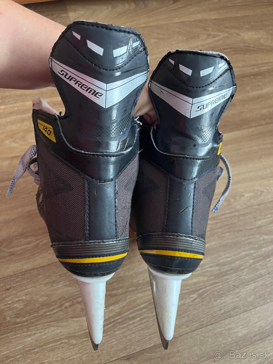 Korčule Bauer Supreme 140,v.37,5 - 2
