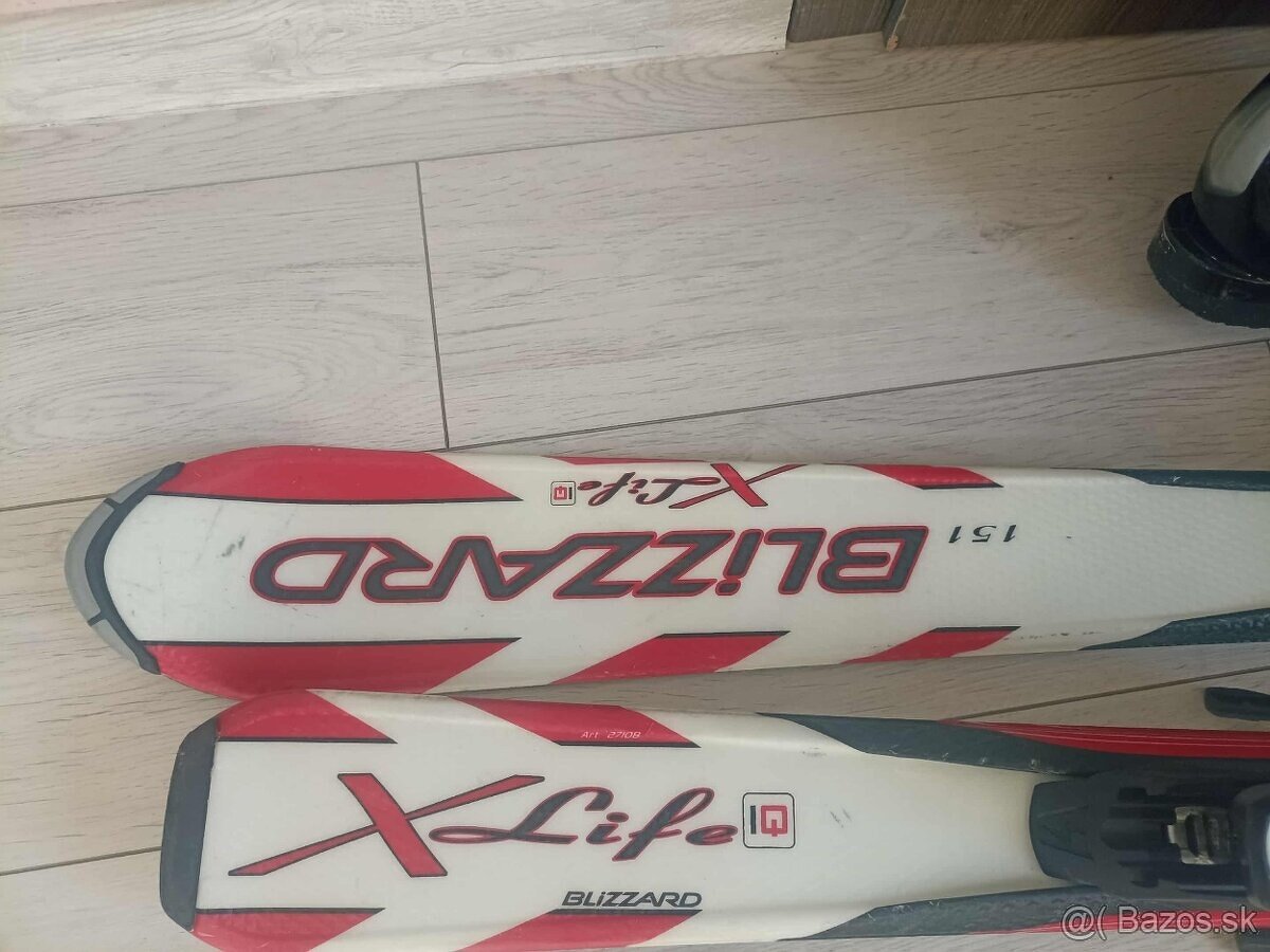 lyžiarky a lyže Atomic - 2