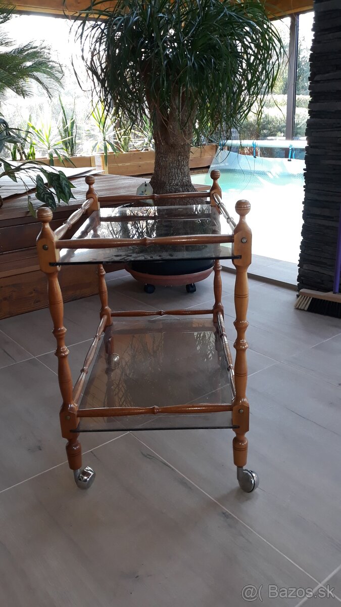 Predam pojazdny barovy stolik + rohovu policku - 2