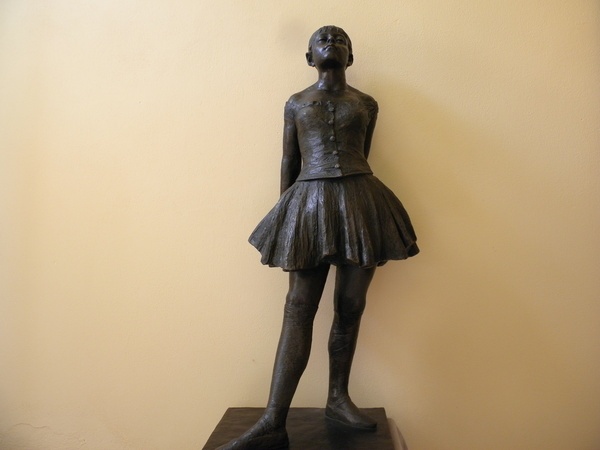 BRONZOVÁ PLASTIKA ČTRNÁCTILETÉ TANEČNICE - 120 CM - 2