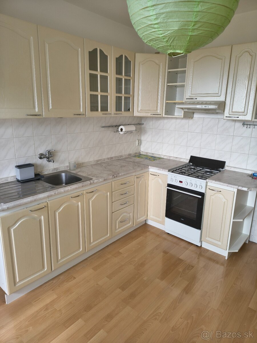 Kuchynská linka bez spotrebičov - 2