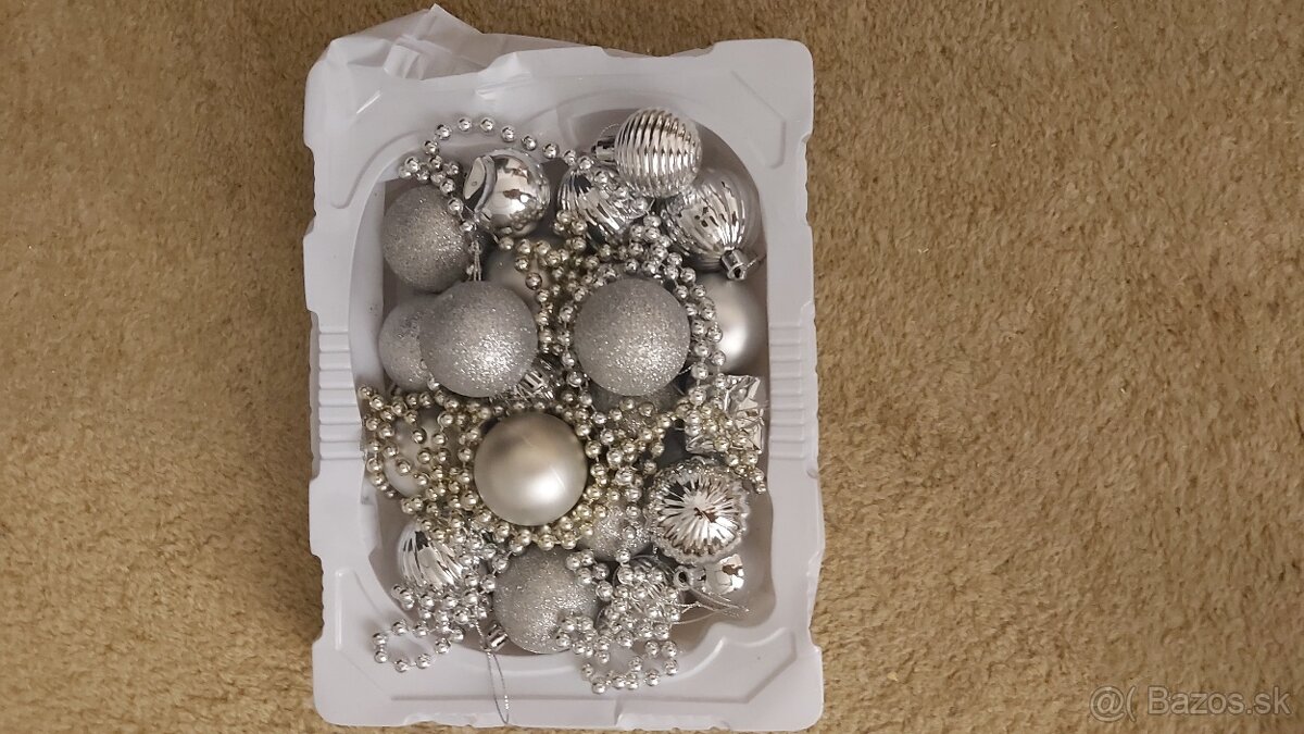 vianočné dekorácie strieborné asi 30ks - 2