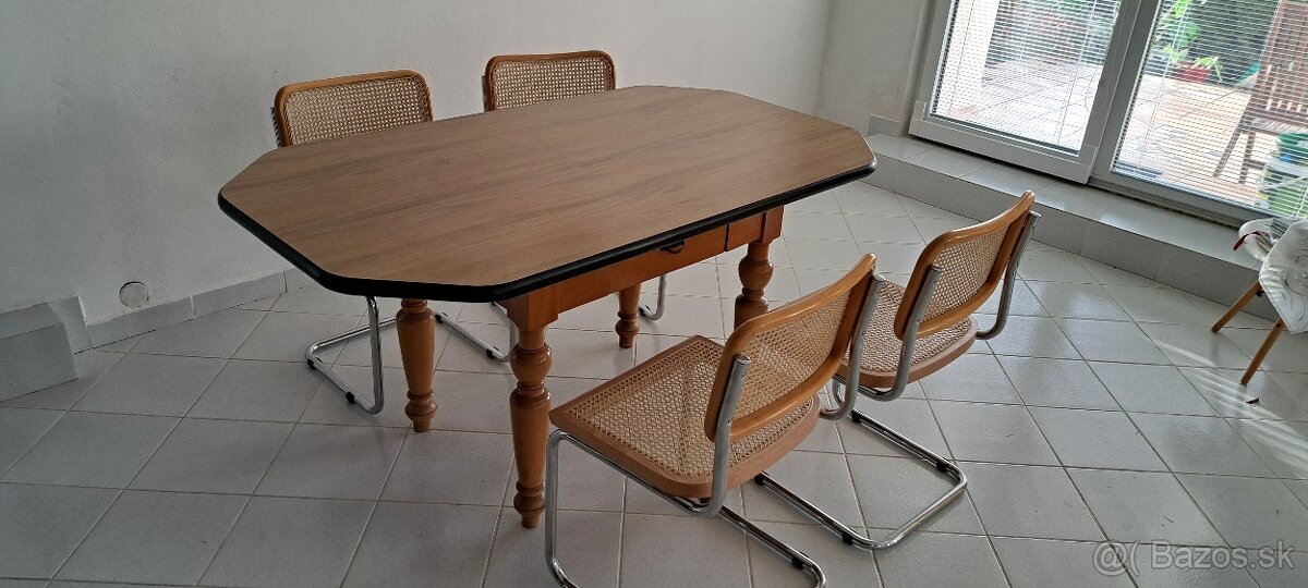Jedálenský stôl + 4 stolicky - 2