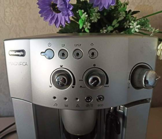 Kávovar DeLonghi MAGNIFICA ESAM4200 - 2