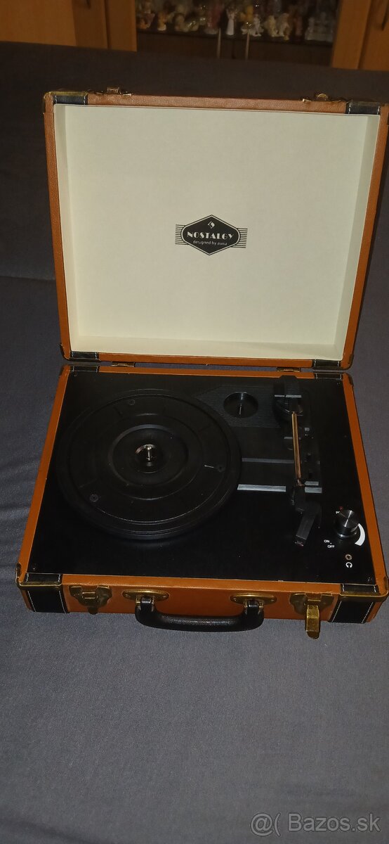Gramofón v kufríku funguje aj na Powerbanku - 2