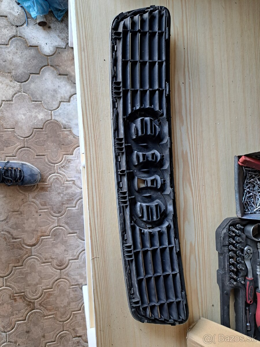 Audi a4 b5 mriežka - 2