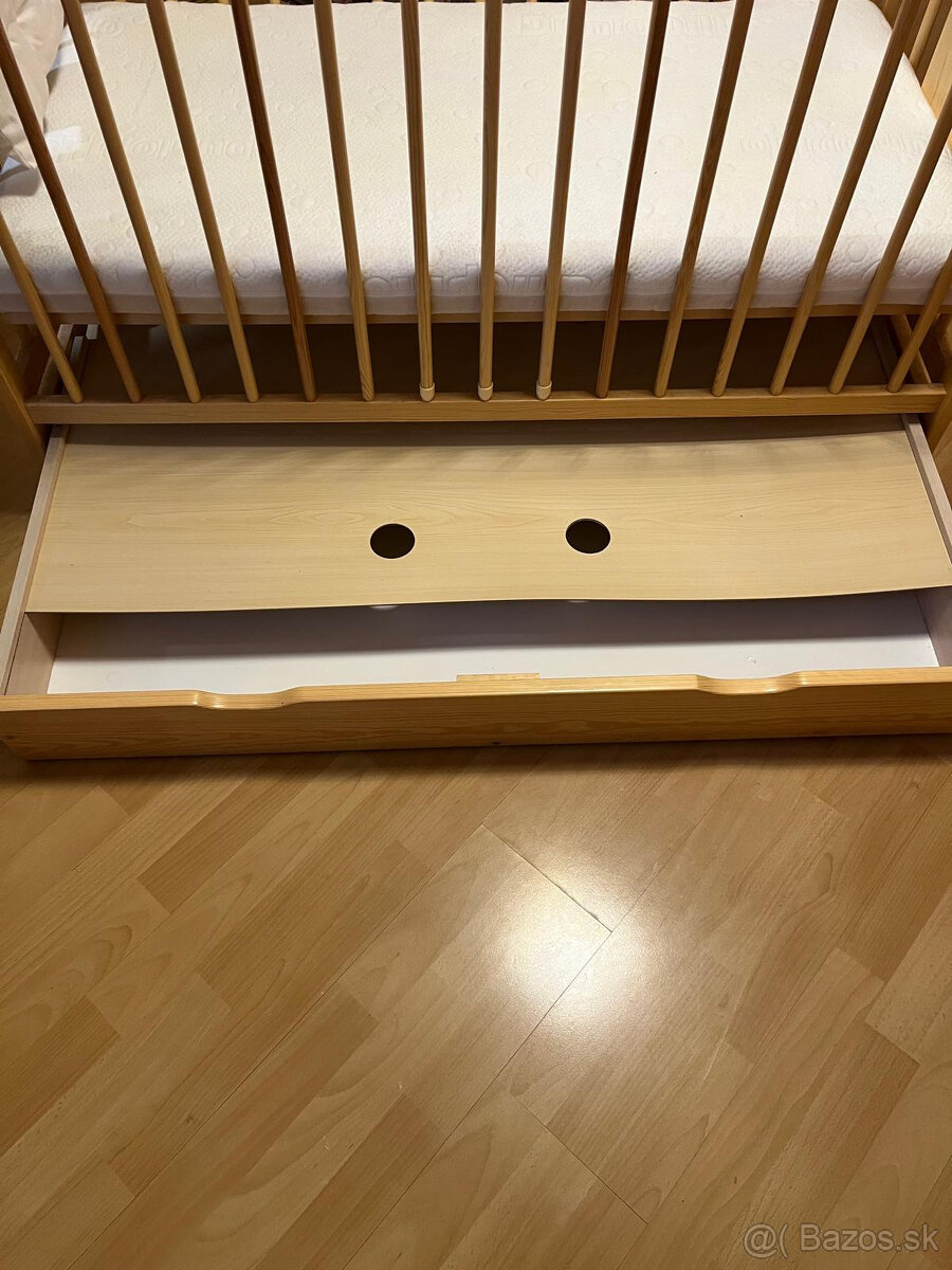 Detská postielka aj s matracom - 2